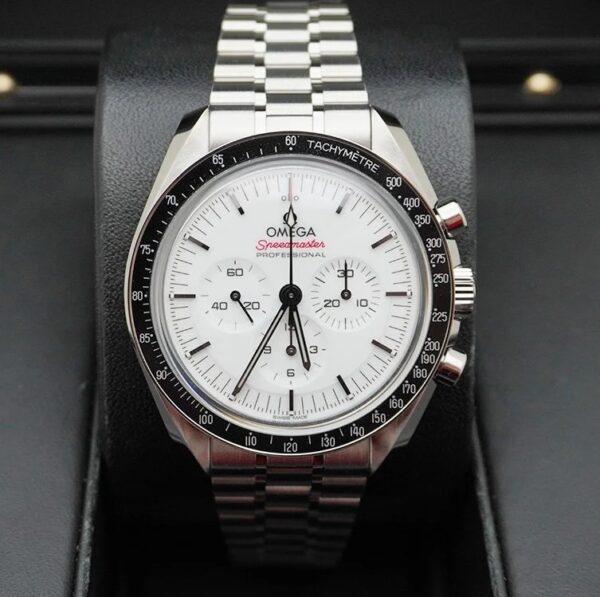 Omega Speedmaster Moonwatch